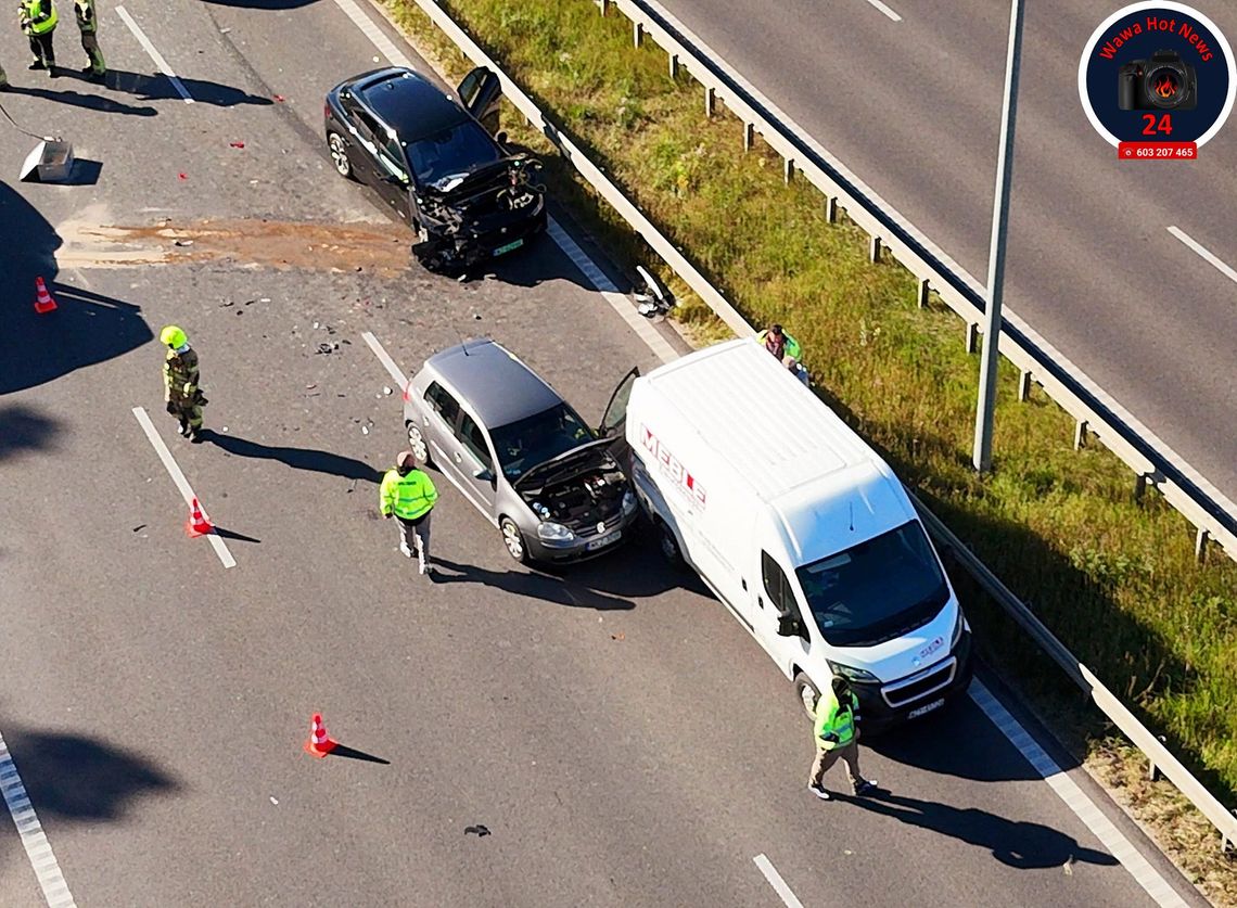 Wypadek trzech aut na trasie S8