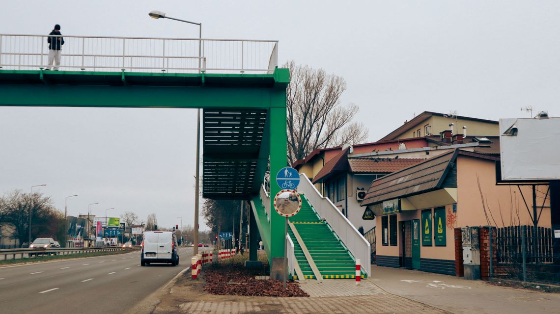 Wyremontowana kładka w Raszynie już otwarta. Nowy wygląd, większe bezpieczeństwo Wyremontowana kładka w Raszynie już otwarta. Nowy wygląd, większe bezpieczeństwo