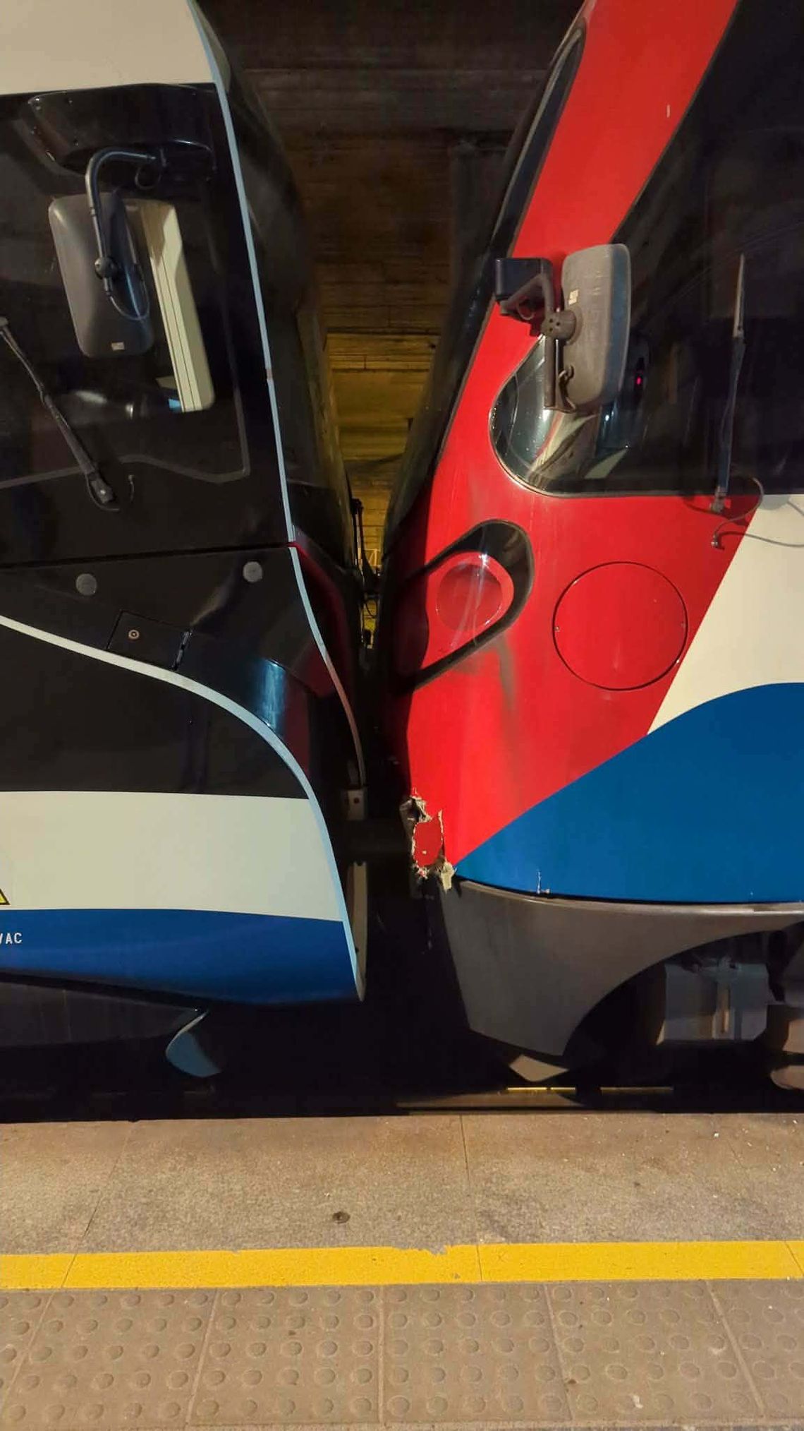 Zderzenie dwóch pociągów WKD. Są osoby poszkodowane