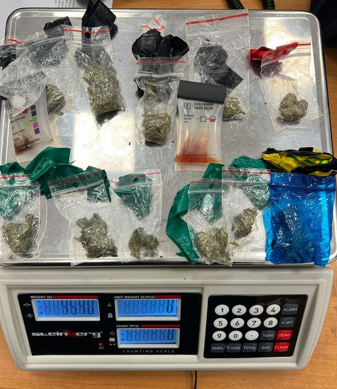 Zdradziło go jedno zachowanie! 21-latek z narkotykami zatrzymany w Pruszkowie