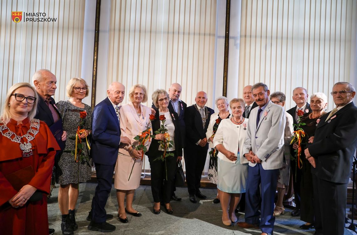 Złote Gody w Pruszkowie: siedem par świętowało pół wieku miłości i wierności Złote Gody w Pruszkowie: siedem par świętowało pół wieku miłości i wierności
