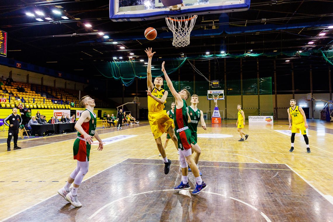 Znicz Basket rozbija kolejnych rywali