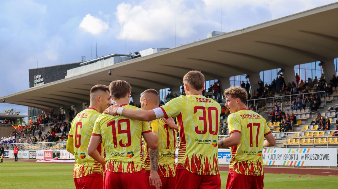 Znicz Pruszków pokonuje Stal Rzeszów 2:0!