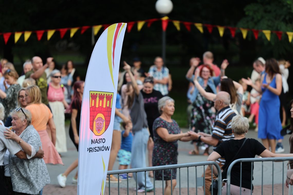 Potańcówka pod Gwiazdami w Pruszkowie Potańcówka pod Gwiazdami w Pruszkowie